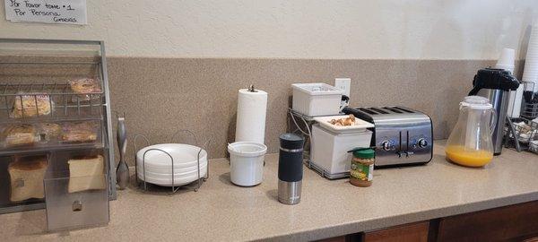 Super 8 by Wyndham Visalia