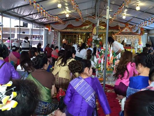 Thak Baht- Praying & Offerings