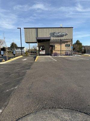 We waited for 6mins and no one showed up! We knocked and went by the door that was half way open, still no one said anything.