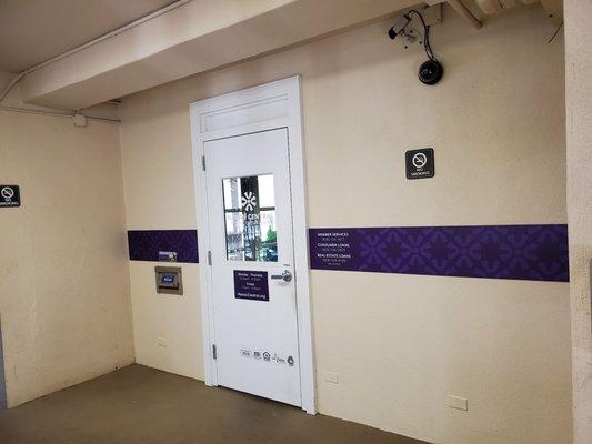 Look for this door......... The entrance area of Hawaii Central Federal Credit Union at the Queen's Hospital grounds.