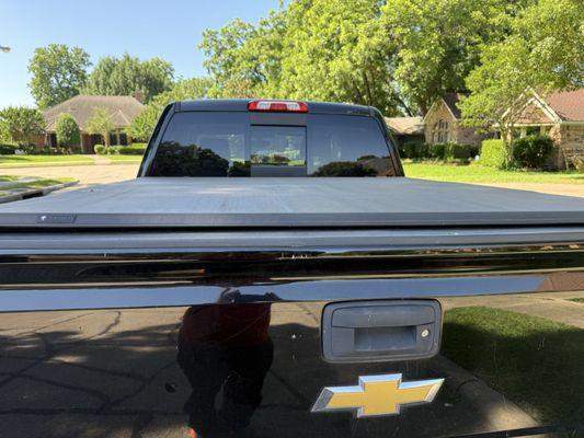 Tailgate and bed cover