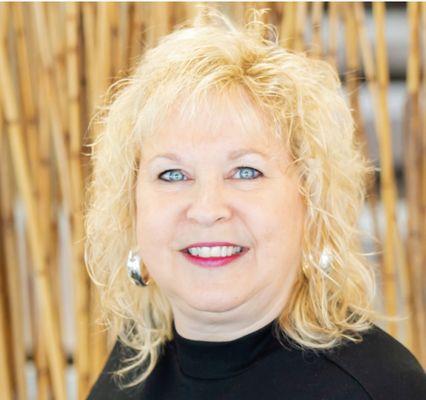Photo of Amy L.