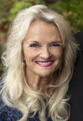 photo of Lora Lee Z.