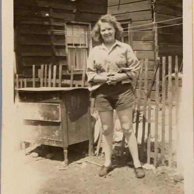 Photo of Dee B.