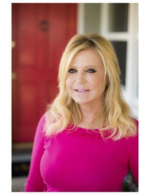 Photo of Laura A.