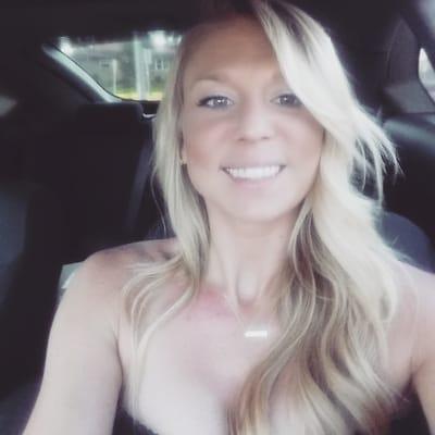 photo of Roxanne K.