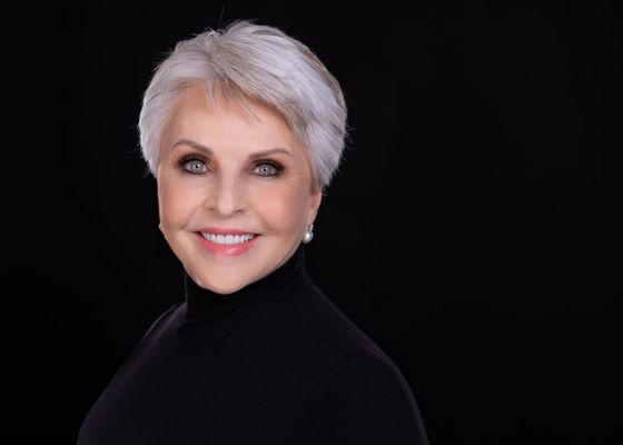 Photo of Robin L.