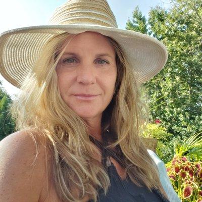 Photo of Lisa E.