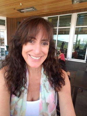 Photo of Laura L.