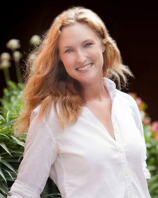 Photo of Leslie E.