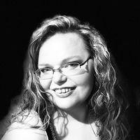 Photo of Laura J.