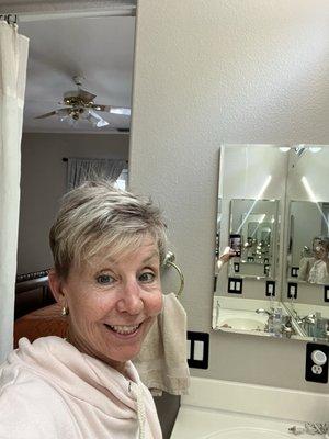 Photo of Donna E.
