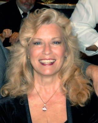 Photo of Laura L.