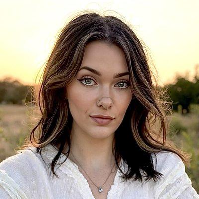 Photo of Julianne G.