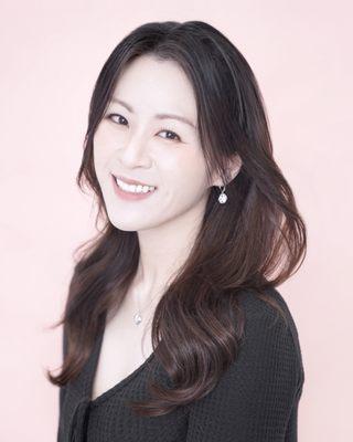 Photo of Alice L.