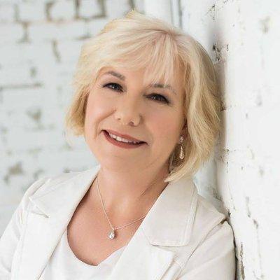 Photo of Donna E.