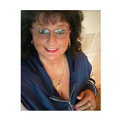 Photo of Lynn J.
