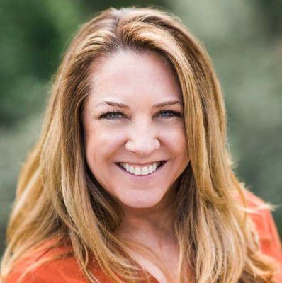 Photo of Julie E.