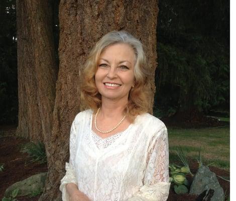 Photo of Angela E.