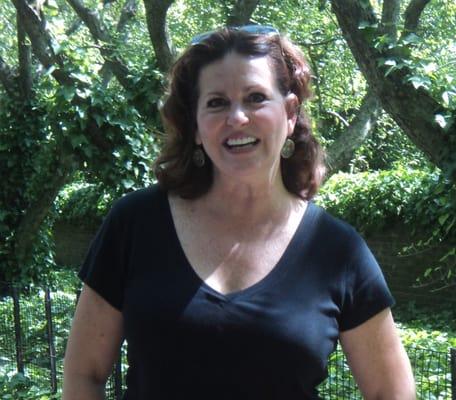 Photo of Debra W.