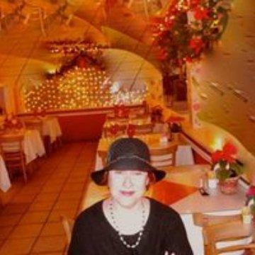 Photo of Robyn E.