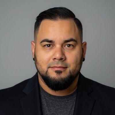 Photo of Luis R.