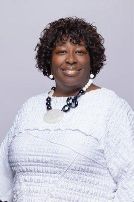 Photo of Linda E.