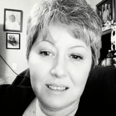 Photo of Leslie V.