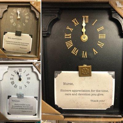 A clock, a picture, to hang or standing. Personalize with your favorite photo or quotation!