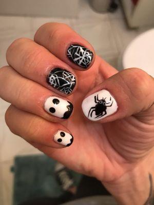 Mimi is amazing! Love her designs and gel mani/pedi!! I will be coming back for her. Prices are beyond fair for the effort she puts in!