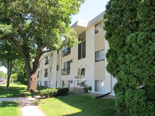 Grand Magnolia Apartments