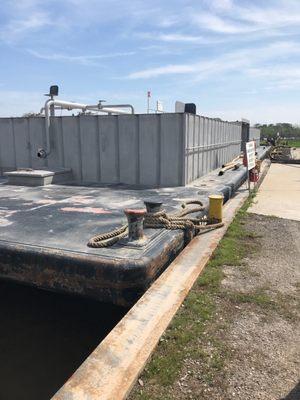 Liquid mud barge
