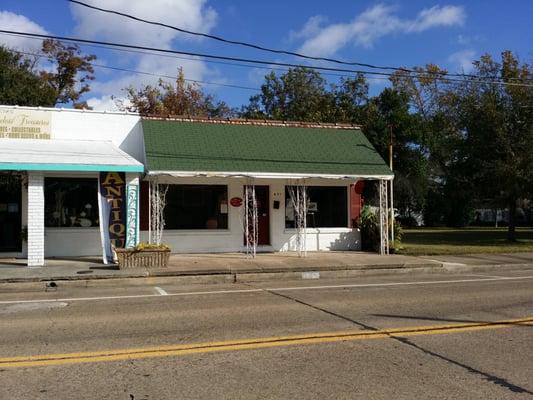 Red Palette Art Center's location, on East Main, in Humble, Texas.