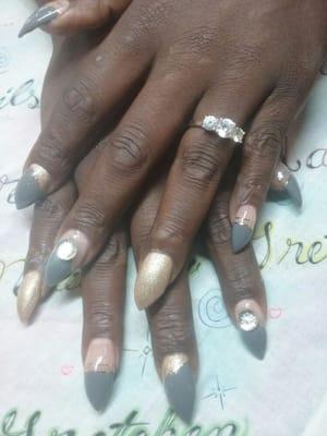 Acrylic nails with gel topcoat