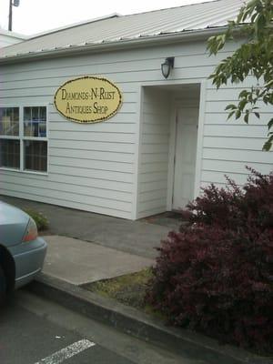 Diamonds-N-Rust Antique Shop