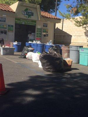 Long lines....where are the workers?????