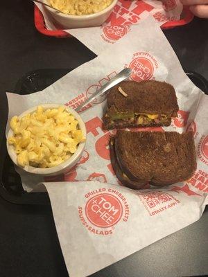 Patty melt and cup of Mac and cheese