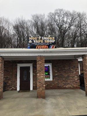Moe’s Smoke & Vape Shop