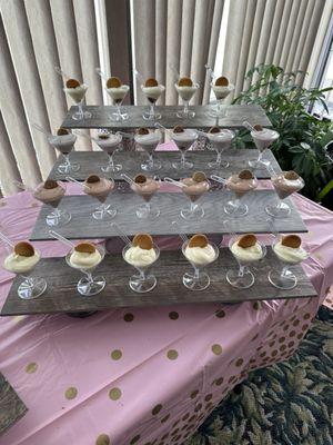 Flavored puddings with cookies