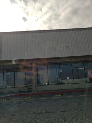 Sign states that store is CLOSED. Visit 1000 Pulaski Highway in Havre de Grace, MD.