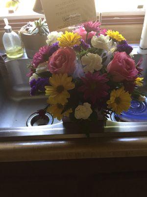 Beautiful flowers for my friend's birthday!!EXCELLENT SERVICE!! Price reasonable!