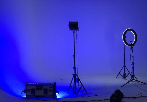 @houseofartatl Vehicle accessible
Cyc wall photography & video studio. Book today
houseofartatl@gmail.com
https://houseofartatl.com