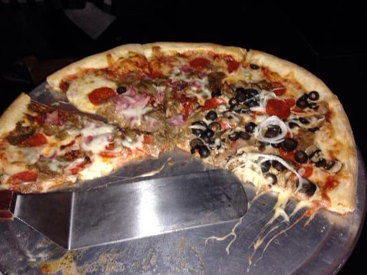 What's left of our XL pizza. Yummy!