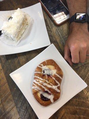 Hello parents weekend out! First stop: Apple for the watch! 2nd stop: Creme de la Creme Cafe! Amazing!!!