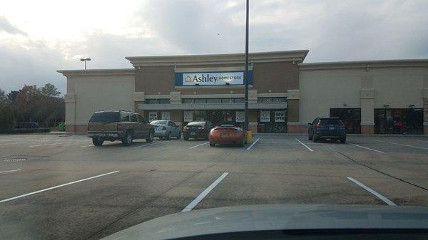 Storefront is not visible from the moving traffic