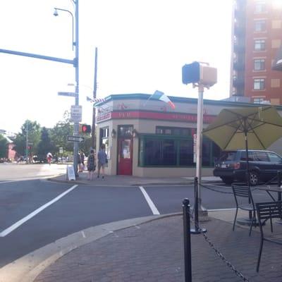 Free Standup Comedy Show Sundays at 7pm. Showroom opens 6pm for dinner & drinks.