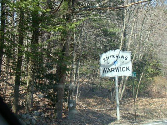 Entering Warwick sign