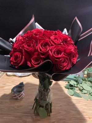 Reyna’s Decorating and Flowers