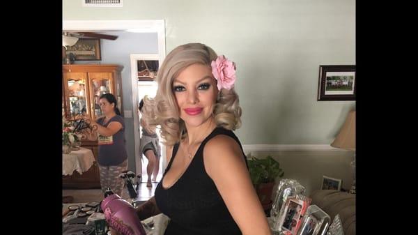 The ever so fabulous Jennifer Marie in between styling bridesmaids!!!