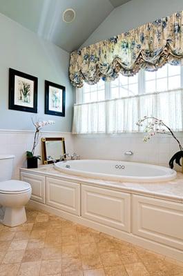 Balloon Shades & Sheers